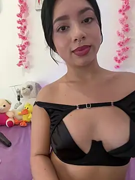 Snapshot of AliceJovovich chatting on 12/19/24, 10:56 AliceJovovich online show from 12/19/24, 10:56