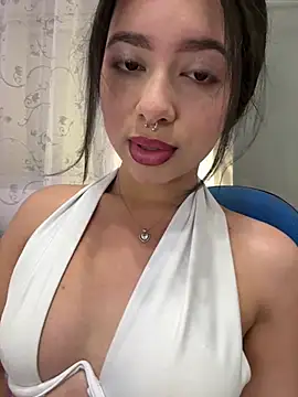 Snapshot of AliceJovovich chatting on 12/30/24, 10:43 AliceJovovich online show from 12/30/24, 10:43