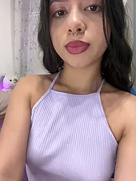 Snapshot of AliceJovovich chatting on 01/02/25, 10:48 AliceJovovich online show from 01/02/25, 10:48