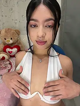 Snapshot of AliceJovovich chatting on 01/23/25, 10:54 AliceJovovich online show from 01/23/25, 10:54