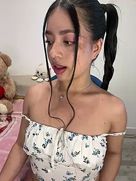 Snapshot of AliceJovovich chatting on 01/28/25, 05:46 AliceJovovich online show from 01/28/25, 05:46