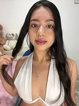 Snapshot of AliceJovovich chatting on 03/06/25, 10:52 AliceJovovich online show from 03/06/25, 10:52