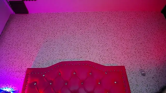 luly pink online show from 09/25/25, 03:43