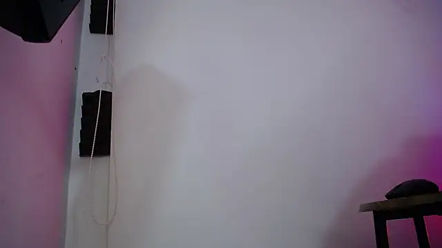 luly pink online show from 10/30/25, 04:03