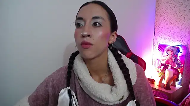 luly pink online show from 11/18/25, 03:34