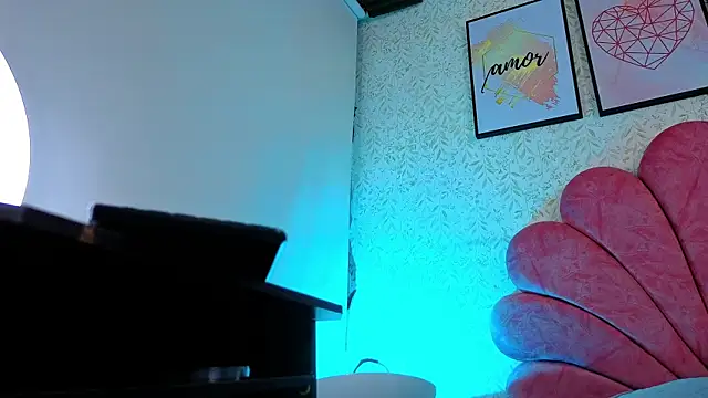 luly pink online show from 06/24/26, 04:33