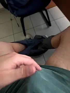 Snapshot of onbifeet chatting on 03/26/26, 02:00 onbifeet online show from 03/26/26, 02:00