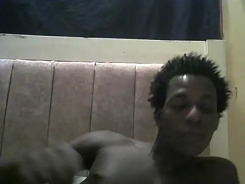 Snapshot of Bigras0011 chatting on 07/17/26, 01:40 Bigras0011 online show from 07/17/26, 01:40