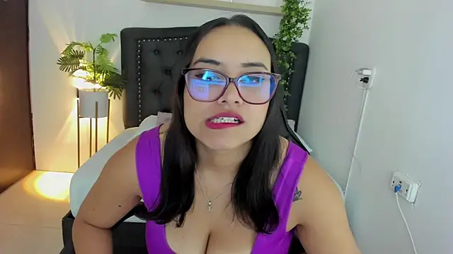 Snapshot of zoe_danae_ chatting on 12/29/24, 12:23 zoe danae online show from 12/29/24, 12:23