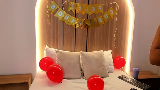 Snapshot of zoe_danae_ chatting on 11/10/25, 12:37 zoe danae online show from 11/10/25, 12:37