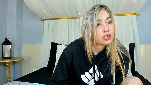 Snapshot of AnnaVictoria__ chatting on 01/04/25, 03:40 AnnaVictoria online show from 01/04/25, 03:40