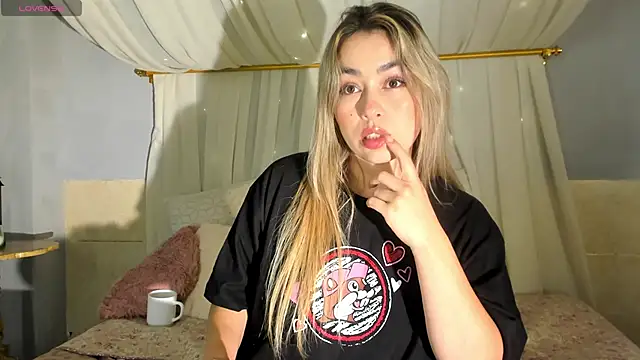 Snapshot of AnnaVictoria__ chatting on 02/24/25, 06:16 AnnaVictoria online show from 02/24/25, 06:16