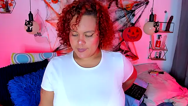 monicabbw  online show from 10/17/25, 04:37