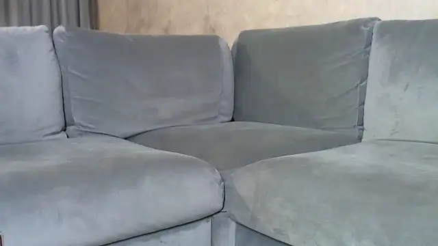 Snapshot of LuanaDess chatting on 12/20/25, 12:29 LuanaDess online show from 12/20/25, 12:29