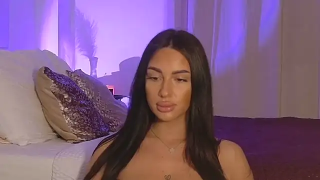 Snapshot of LuanaDess chatting on 03/21/26, 12:48 LuanaDess online show from 03/21/26, 12:48