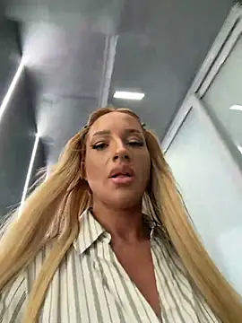 LovingBlondie online show from 01/15/26, 03:55