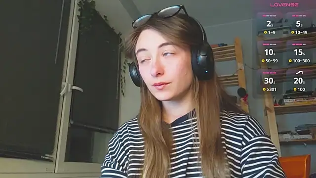 Snapshot of monlight__dana chatting on 11/16/25, 04:23 monlight dana online show from 11/16/25, 04:23