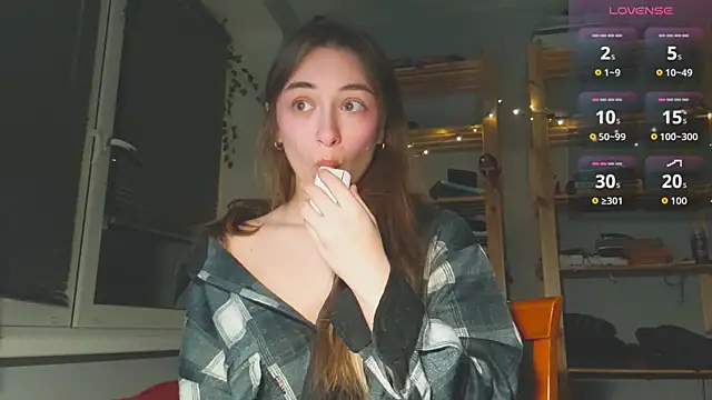 Snapshot of monlight__dana chatting on 12/16/25, 04:39 monlight dana online show from 12/16/25, 04:39