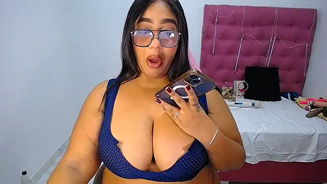 Snapshot of Mady_Kolemam chatting on 07/08/26, 01:54 Mady Kolemam online show from 07/08/26, 01:54