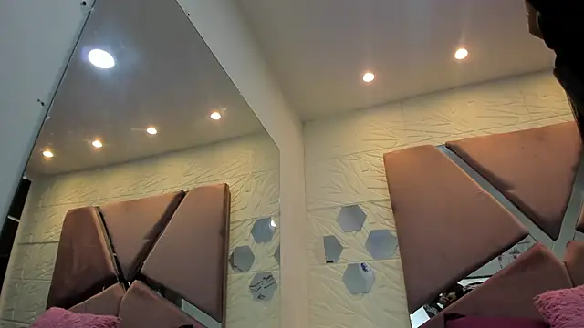 Charlotte Ice1 online show from 12/29/24, 05:12