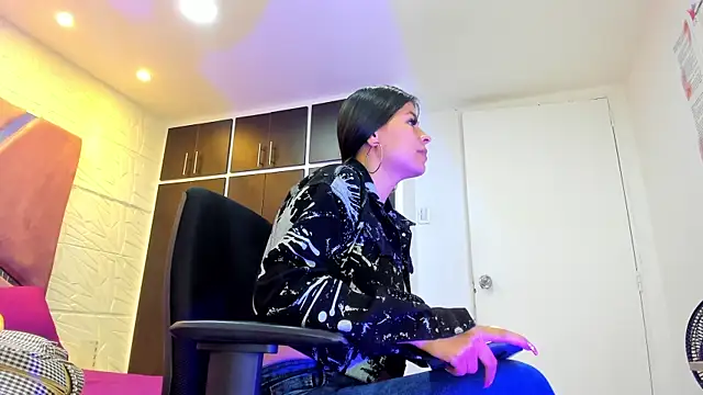 Charlotte Ice1 online show from 02/01/25, 05:05