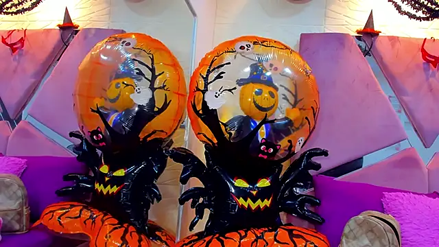 Charlotte Ice1 online show from 10/18/25, 05:14