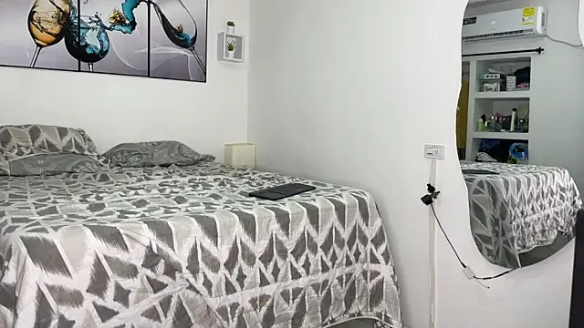 wendy alejo1712 online show from 09/24/25, 12:36