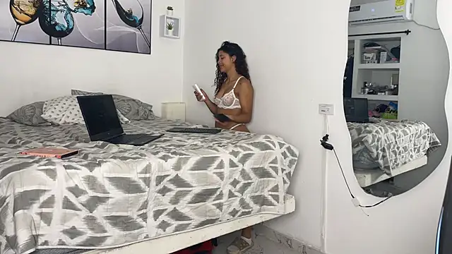 wendy alejo1712 online show from 10/17/25, 12:25