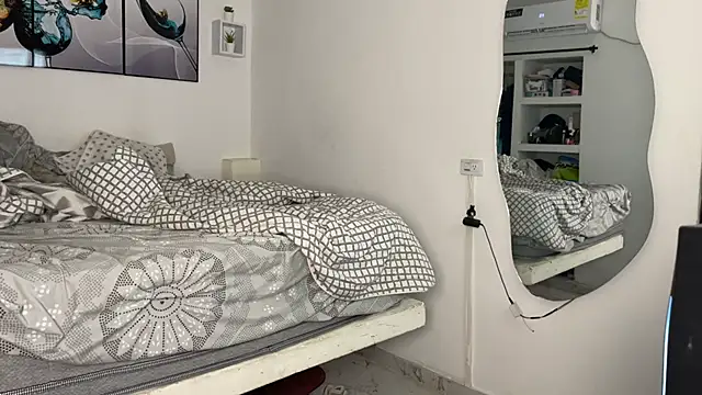 wendy alejo1712 online show from 10/28/25, 10:56