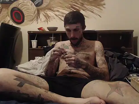 Snapshot of hungandtatted666 chatting on 12/27/24, 09:28 hungandtatted666 online show from 12/27/24, 09:28