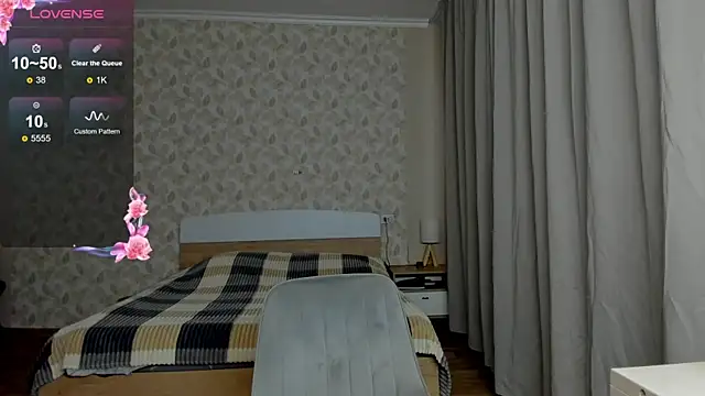 Snapshot of MariaStuart chatting on 10/08/25, 12:41 MariaStuart online show from 10/08/25, 12:41