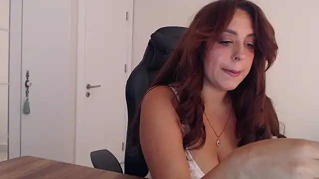 Snapshot of _Just_a_queen_3 chatting on 06/15/26, 05:15 Just a queen 3 online show from 06/15/26, 05:15