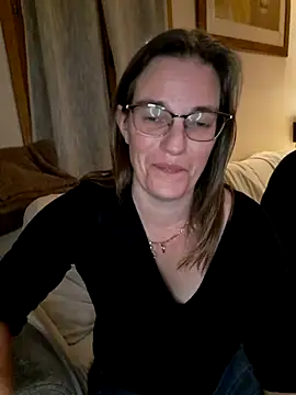 Snapshot of SpiceLea chatting on 12/21/24, 05:40 SpiceLea online show from 12/21/24, 05:40