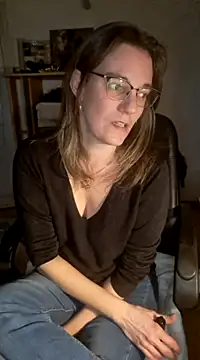 Snapshot of SpiceLea chatting on 01/06/25, 05:49 SpiceLea online show from 01/06/25, 05:49