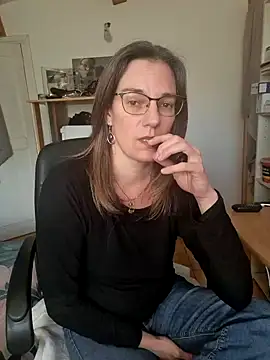 Snapshot of SpiceLea chatting on 01/07/25, 02:41 SpiceLea online show from 01/07/25, 02:41