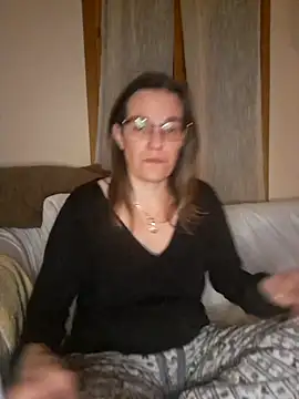 Snapshot of SpiceLea chatting on 01/08/25, 09:34 SpiceLea online show from 01/08/25, 09:34