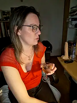 Snapshot of SpiceLea chatting on 01/13/25, 05:55 SpiceLea online show from 01/13/25, 05:55