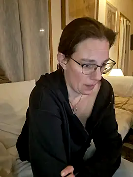 Snapshot of SpiceLea chatting on 01/20/25, 06:21 SpiceLea online show from 01/20/25, 06:21