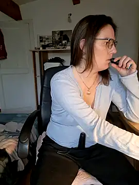 Snapshot of SpiceLea chatting on 01/25/25, 02:36 SpiceLea online show from 01/25/25, 02:36