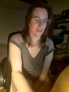 Snapshot of SpiceLea chatting on 02/07/25, 06:02 SpiceLea online show from 02/07/25, 06:02