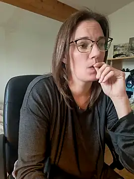 Snapshot of SpiceLea chatting on 02/27/25, 12:23 SpiceLea online show from 02/27/25, 12:23