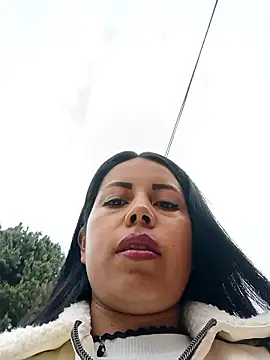Snapshot of _andrea30 chatting on 01/12/26, 11:37 andrea30 online show from 01/12/26, 11:37