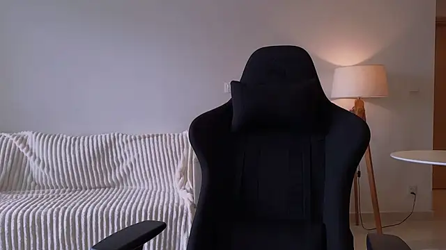 VanessaBayer2 online show from 12/13/24, 04:54