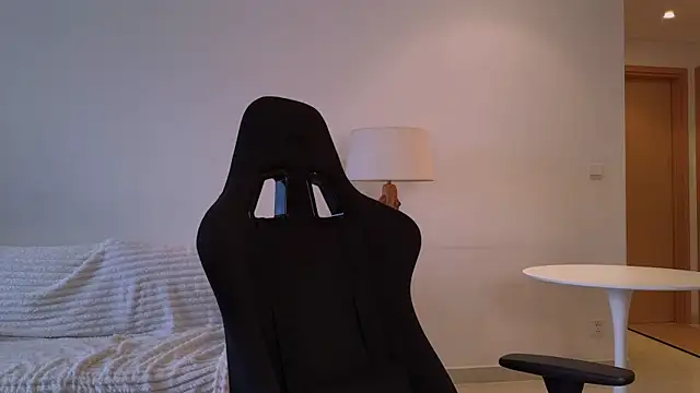 VanessaBayer2 online show from 12/20/24, 09:21