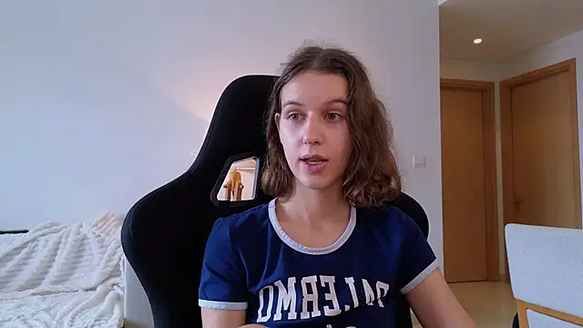 VanessaBayer2 online show from 12/29/24, 04:48