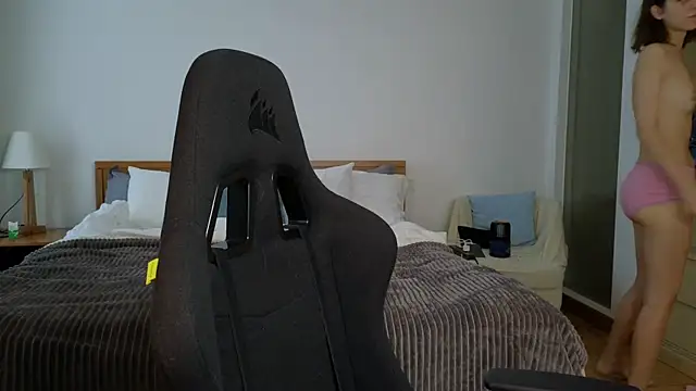 VanessaBayer2 online show from 03/17/25, 12:30