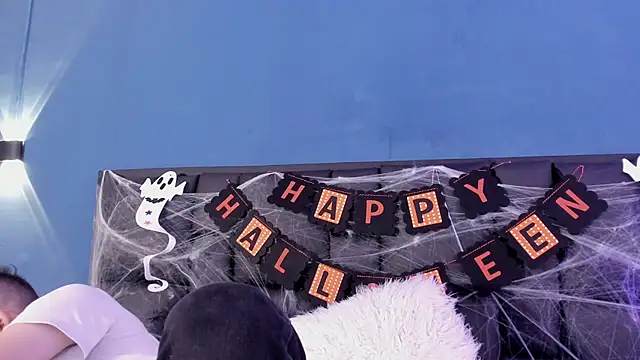 MikaelSlow online show from 10/22/25, 04:02