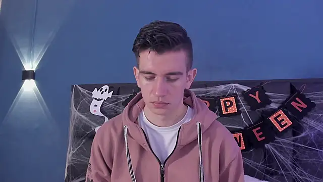 MikaelSlow online show from 10/28/25, 04:05