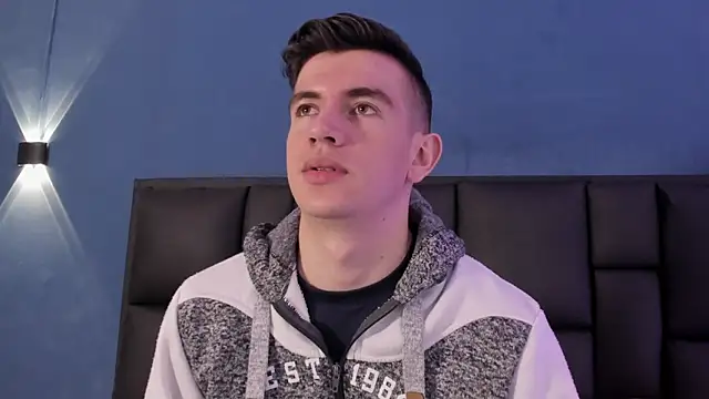 MikaelSlow online show from 11/08/25, 04:56