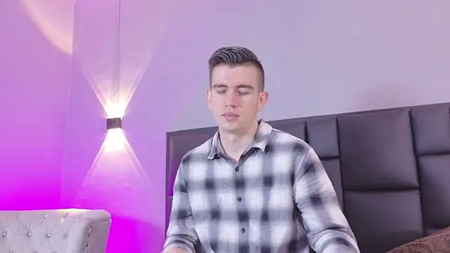 MikaelSlow online show from 04/29/26, 03:43